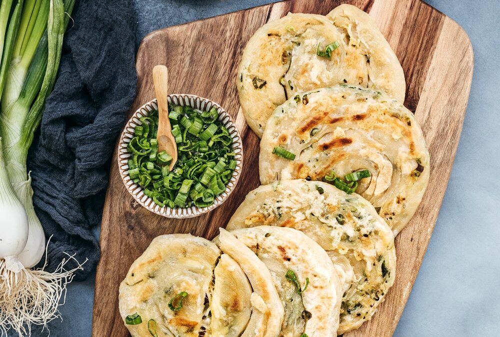 Pains à la poêle aux oignons nouveaux & portion Dégustation  Entremont