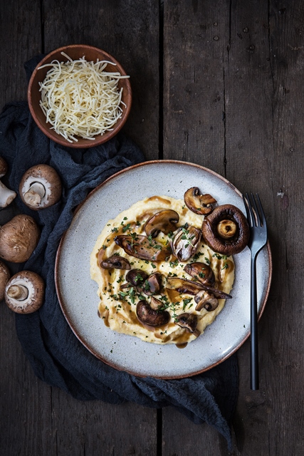 Polenta crémeuse au gruyère et champignons poêlés