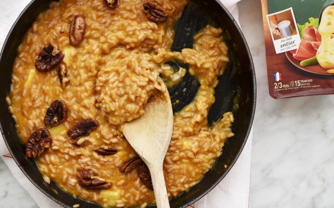 Risotto à la courge et à la raclette, noix de pécan aux épices