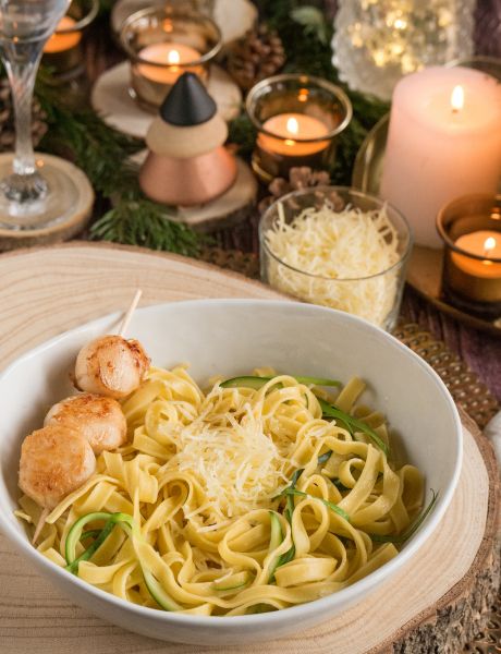 Tagliatelles, rubans de courgettes et Saint Jacques snackées