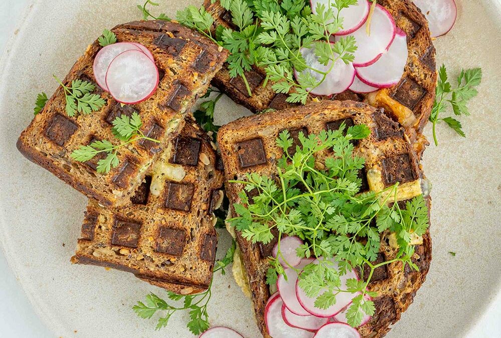Waffled grilled cheese au fromage râpé Spécial Gratin