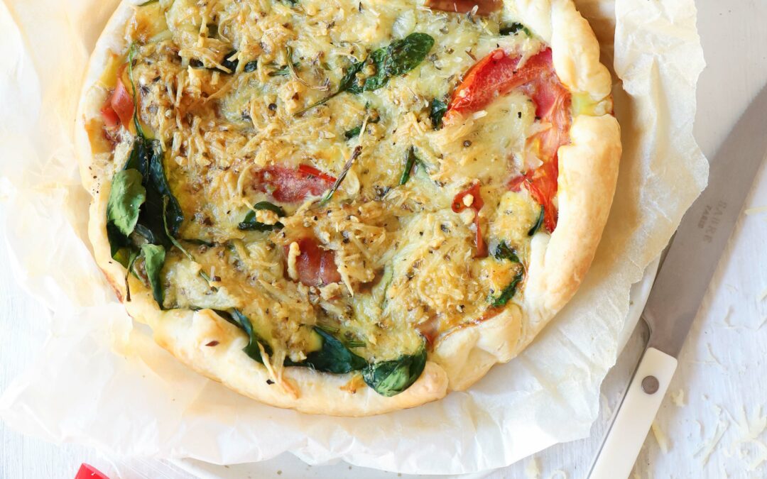 Quiche au jambon, tomate, épinards et emmental