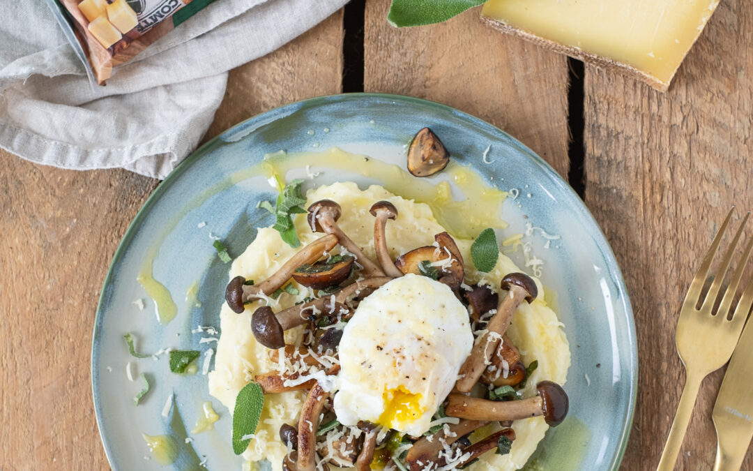 Cheesy puree met boschampignons en een eitje