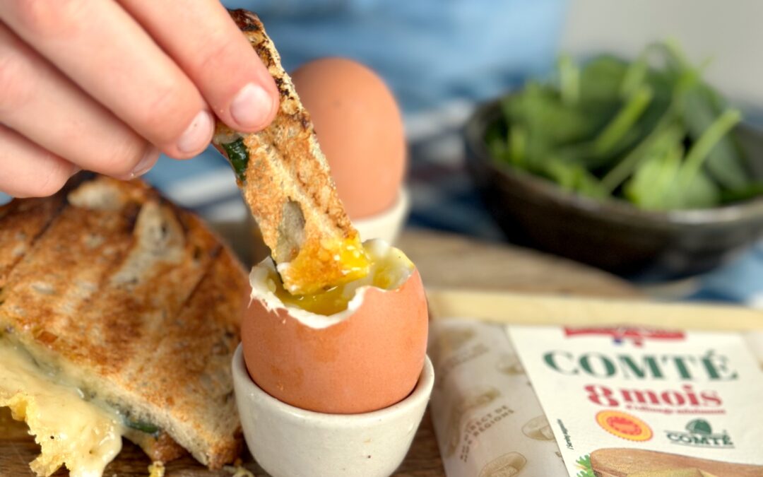 Zachtgekookte eieren met smeltende Comté kaas soldaatjes