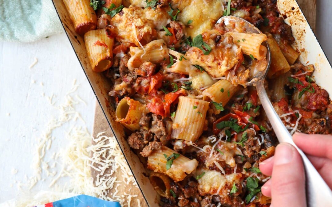 Rigatoni au four à l’aubergine, viande hachée et gratinés au fromage