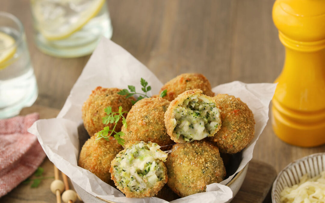 Cromesquis met broccoli, geraspte Emmental Entremont en platte peterselie