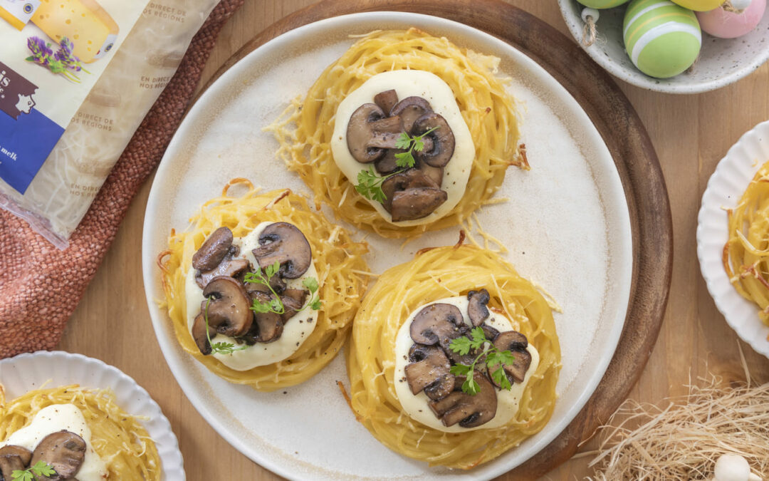 Nids de pâtes croustillants, sauce au Gruyère Râpé IGP France Entremont et champignons