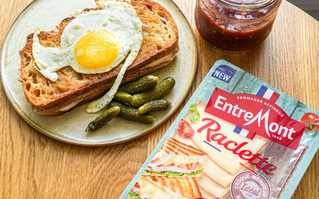 Croque à la raclette et confiture de tomates