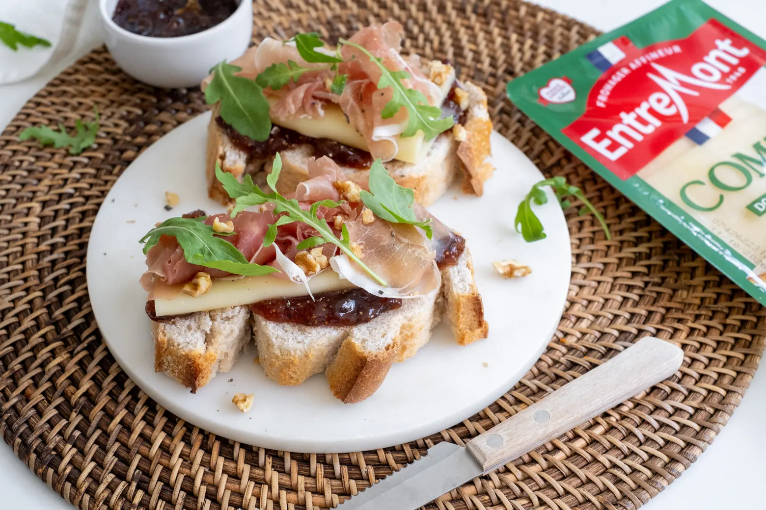 Toast à la confiture de figues, Comté et prosciutto